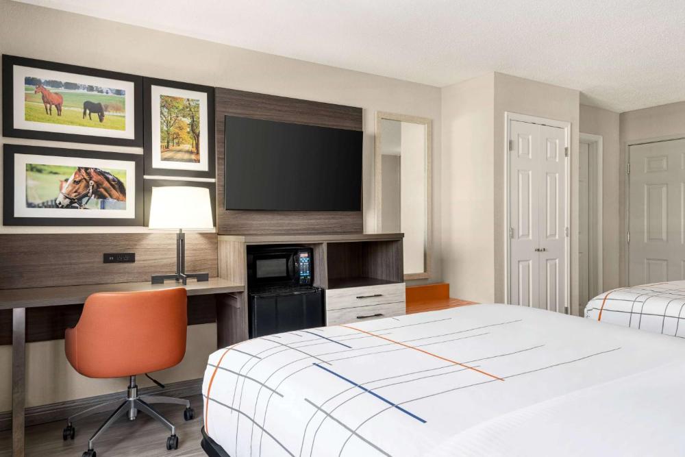 Double Room with Two Double Beds - Disability Access interior